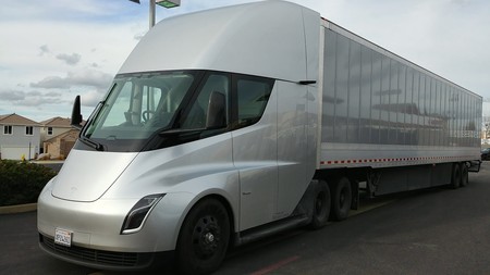 Tesla Semi 3