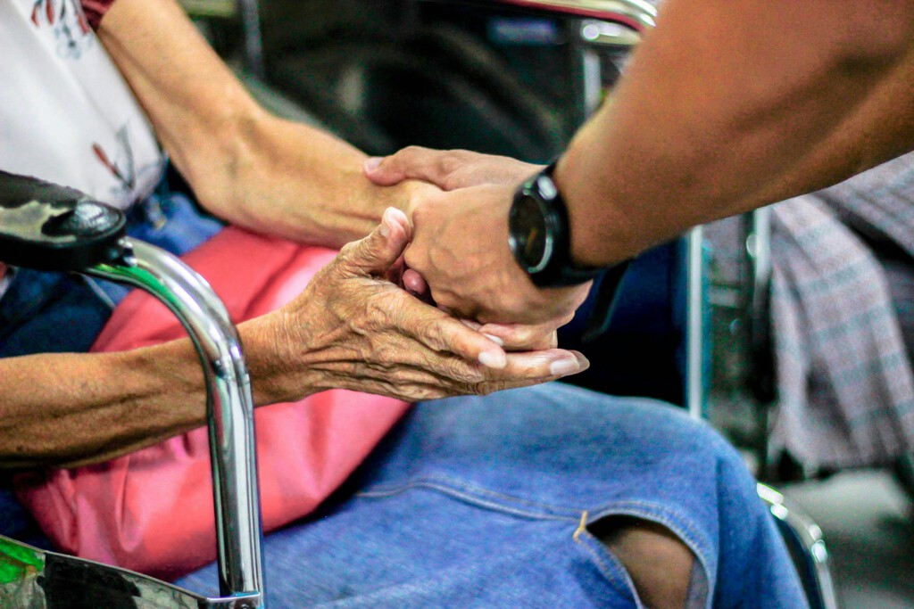 Los notarios coinciden: "Hay una escritura, y no es el testamento, que cuando hay alzhéimer, puede evitar conflictos familiares"
