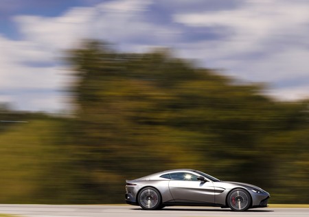 Aston Martin Vantage 2019 1600 0c