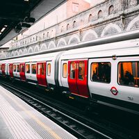 La alucinante obra de ingeniería del primer ferrocarril subterráneo del mundo: el Metro de Londres