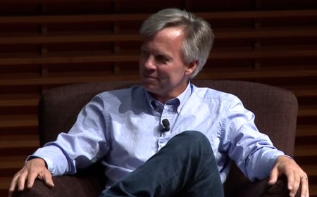 Ron Johnson: "La gente sigue yendo a las Apple Store por el simple hecho de ir"