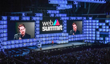 Edward Snowden considera que Facebook, Amazon y Google cometen "abusos": "No se están explotando datos, se explota a las personas"