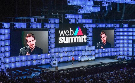 Edward Snowden considera que Facebook, Amazon y Google cometen 
