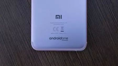 今のところ、Android Oneでは不可能です