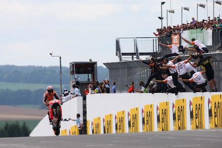 Motorpasión a dos ruedas: Marc Márquez reina en el inédito caos de Sachsenring
