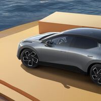 Son parientes de Volvo y acaban de llegar a México: así son los dos nuevos SUV electrificados más baratos de Lynk & Co 