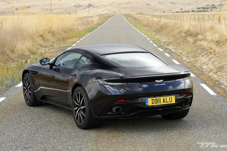 Aston Martin DB11 prueba