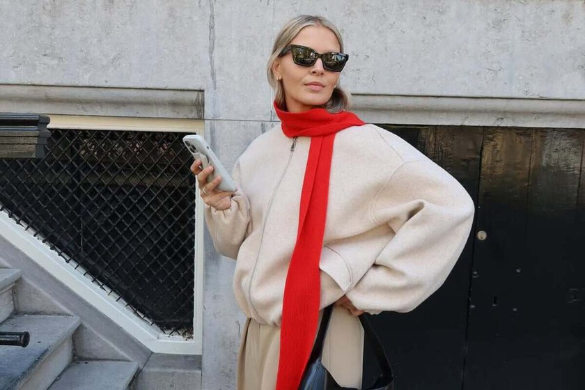 Jersey con pañuelo: el nuevo básico del otoño que puedes encontrar en Mango, Massimo Dutti y más y cómo llevarlo