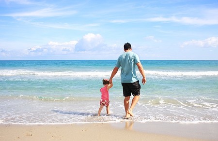 ¿Tienes o vas a tener un hijo? Así influyen tus descendientes en lo que pagas por IRPF