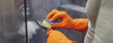 Las manchas de moho habían aparecido en el cuarto de baño. Así he conseguido quitarlas y dejar la mampara como nueva