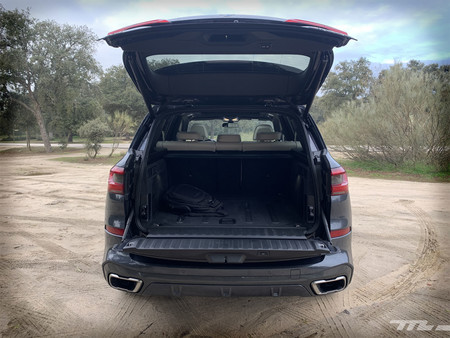 BMW X5 M50d maletero
