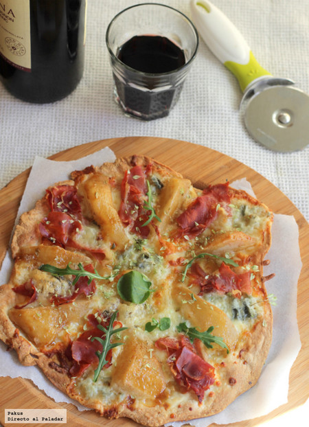 Pizza de pera, jamón y gorgonzola. Receta