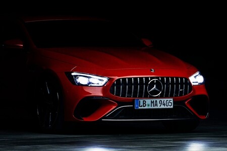 ¡Está cerca! El Mercedes-AMG GT 4 Puertas Coupé híbrido enchufable llega el 1 de septiembre, y esta es su primera imagen
