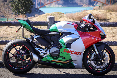 La preciosa Ducati Panigale V2 Tricolore es la Panigale V2 que falta en el catálogo de Ducati