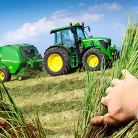 Rusia saqueó una fortuna en tractores a Ucrania, hasta que John Deere se los ha bloqueado a distancia