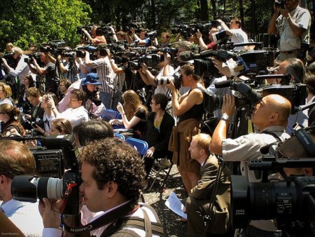 Nace una iniciativa para no cubrir las ruedas de prensa en las que no se pueda preguntar: #sinpreguntasnocobertura
