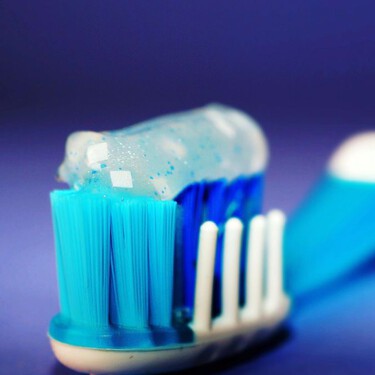 Córrele al baño a revisar si la tienes: Cofepris pide el retiro de esta pasta de dientes de Colgate por ‘aviso de riesgo’