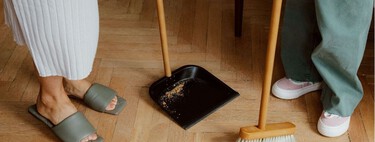 Cada vez más personas dejan de usar la escoba tradicional por esta opción más práctica 