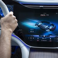 Antes bastaba con mover una palanca para regular los espejos; ahora tenemos que tocar una pantalla cuatro veces