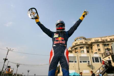Jaime Alguersuari gana en Bucarest y se jugará el título en la última prueba