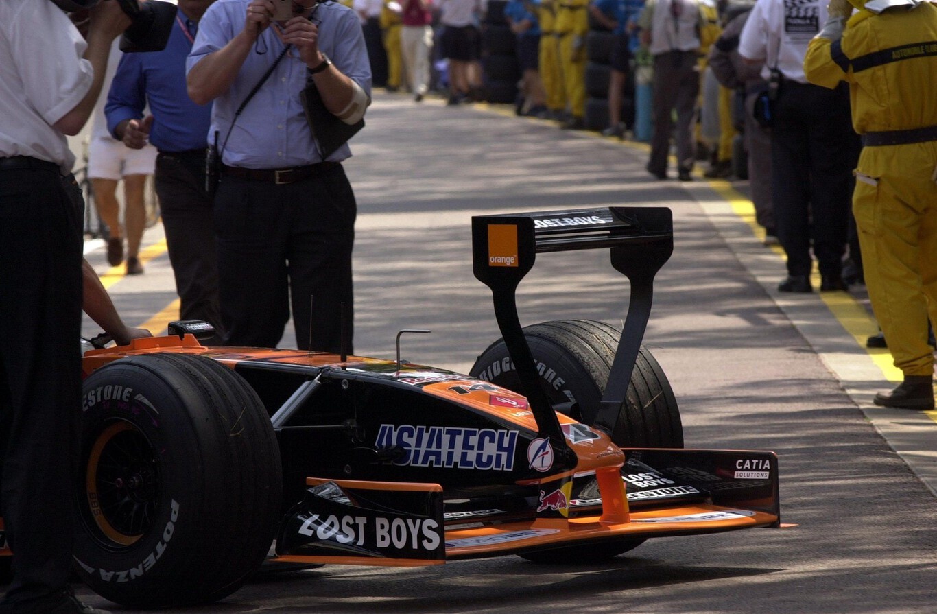 Los coches de F1 pudieron tener un enorme alerón en el morro, pero la FIA lo prohibió sin dar tiempo a probar si funcionaban