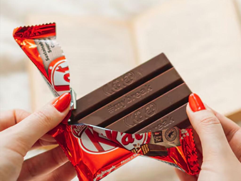 KitKat contraataca después de que les robaran 12 toneladas de chocolatinas: han creado un rastreador para identificar los lotes robados 