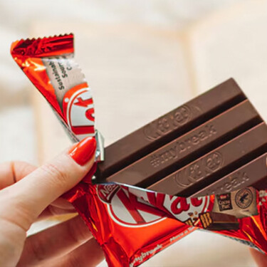 KitKat contraataca después de que les robaran 12 toneladas de chocolatinas: han creado un rastreador para identificar los lotes robados 