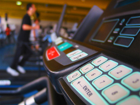 Primero pesas y después cardio para quemar más grasa