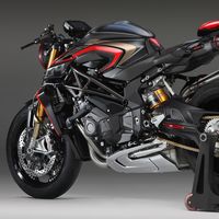 La MV Agusta Rush 1000 con llanta lenticular y 208 CV cuesta 33.990 euros, 4.000 euros más que la Brutale 1000 RR