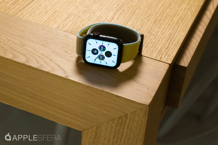 El Apple Watch Series 5 GPS de 40mm está disponible en eBay con envío desde España por 387,99 euros