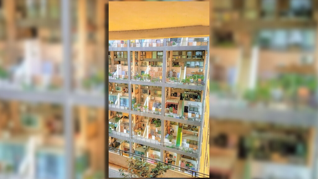 Odiamos vivir en pisos y perdernos las ventajas de una casa. En China lo solucionan con edificios que parecen casas de juguete 