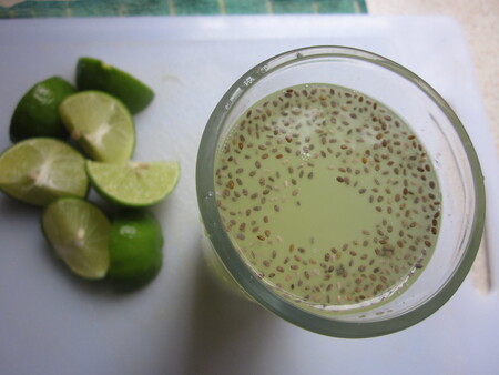 Agua de pepino con chía y menta. Receta fácil y saludable