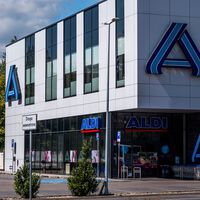 Aldi lanza este sábado una cesta para la ropa sucia compacta y de gran capacidad ideal para baños pequeños  