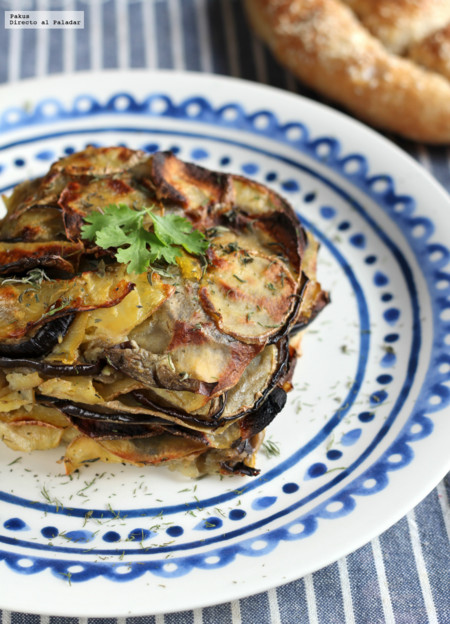 Milhojas de patata y berenjena. Receta de guarnición