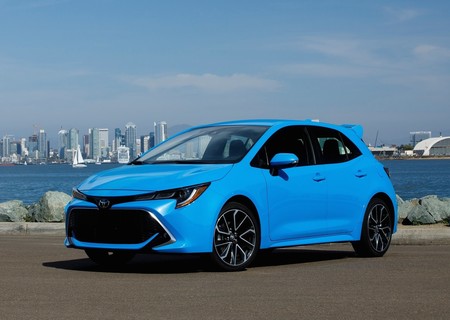 El Toyota Corolla quiere meter un susto al Golf GTI con una versión deportiva e híbrida