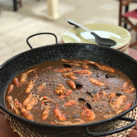 Pueblo Villa Medieval Marinera Pesquera Cataluna Cala Turquesa Playa Buena Comida Mediterraneo Barato Sin Turistas