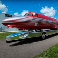 Elvis Presley tenía un avión para viajar a todo lujo. Ahora lo han convertido en una camper loquísima