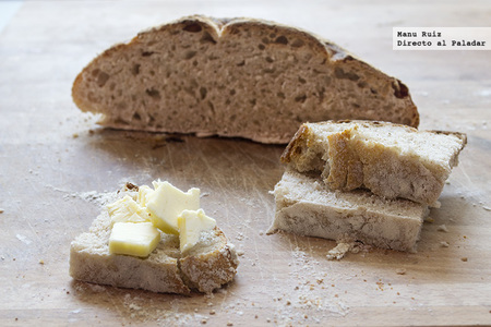 Receta de pan rústico de centeno y miel con masa madre