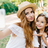 Dime cómo usas las redes sociales y te diré cuál es tu estilo de crianza (o al menos eso indica este estudio)