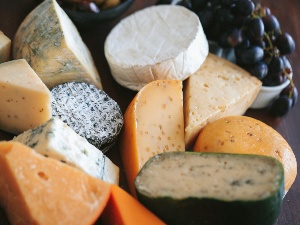 Dos muertos por listeriosis al consumir queso francés exportado a más de 30 países, incluido España 