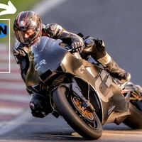 Pilla auriculares: Guy Martin en una Crighton CR700W con motor rotativo es lo mejor que vas a escuchar y ver hoy