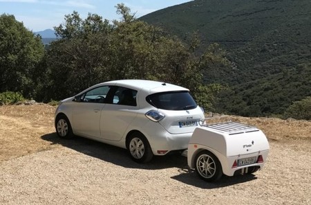 Este remolque para coches eléctricos es la solución que propone una firma francesa contra la ansiedad de autonomía