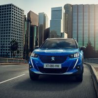 El Peugeot 2008 lidera las ventas de coches en octubre: otro mes nefasto para el sector que sigue en caída libre