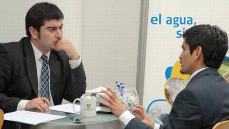 Para conseguir algo pídelo en el oído derecho