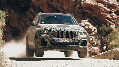 El nuevo BMW X5 quiere convertirse en el SUV más completo y para ello está recorriendo medio mundo
