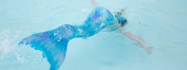 Cuidado con los bañadores con cola de sirena: un padre advierte sobre su uso después de que su hija estuviera a punto de ahogarse
