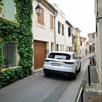 Europa propone que el carnet de coche no sirva para conducir un SUV: quiere que te saques uno adicional