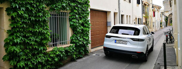 Europa propone que el carnet de coche no sirva para conducir un SUV: quiere que te saques uno adicional