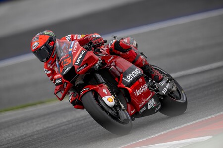 Pecco Bagnaia completa el triplete de victorias en Austria pero Fabio Quartararo minimiza daños
