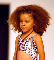 Prendas de baño especiales con protección solar incorporada para los niños